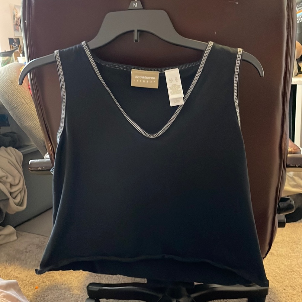 Black cropped tank